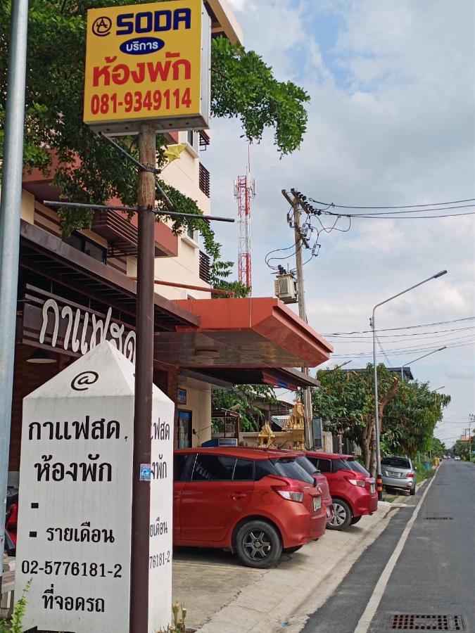 โสดาอพาร์ทเม้นท์​ Daire Ban Lam Phak Kut Dış mekan fotoğraf