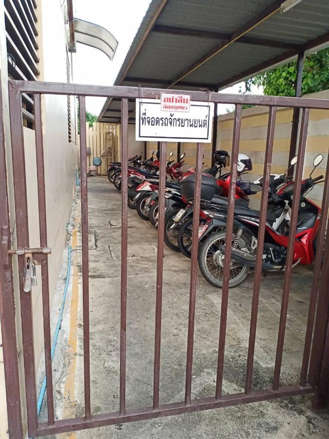 โสดาอพาร์ทเม้นท์​ Daire Ban Lam Phak Kut Dış mekan fotoğraf